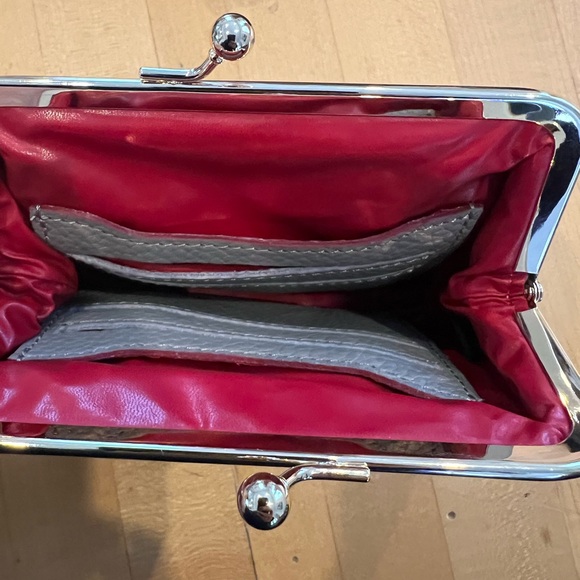 NWOT DOONEY & BOURKE PEBBLE LEATHER LARGE FRAME COIN PURSE KISS LOCK Silver Gray - Picture 3 of 4